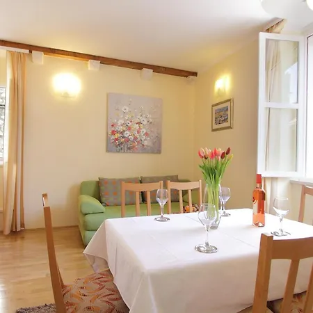 Kovac Old Town Apartment